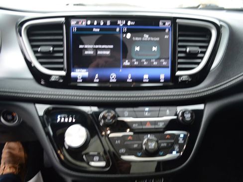 Used 2022 Chrysler Pacifica Touring-L w/ S Appearance Package image 25