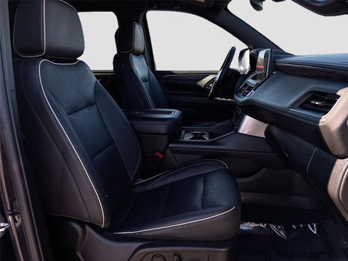 Used 2023 Chevrolet Suburban Premier image 29