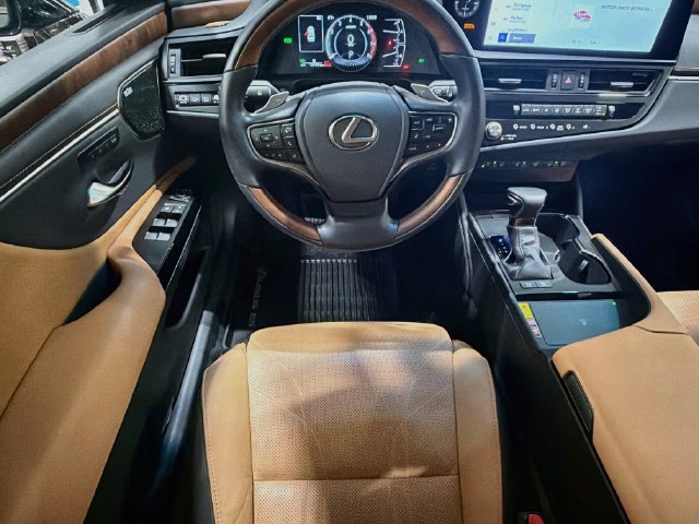 Used 2025 Lexus ES 300h Ultra Luxury w/ Accessory Package (Z2) FWD image 19