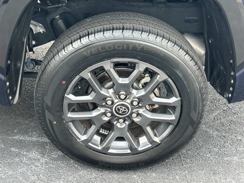 Used 2023 Toyota Tundra Platinum AWD/4WD image 14