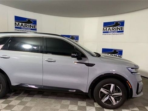 Used 2022 Kia Sorento EX image 3