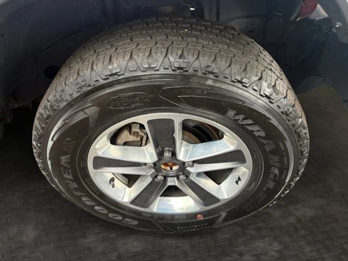 Used 2021 Jeep Wrangler Unlimited Sahara AWD/4WD image 38