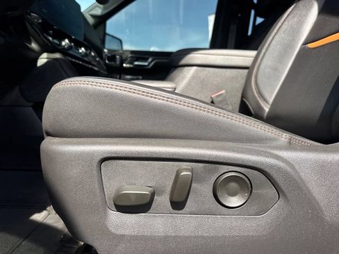Used 2025 GMC Sierra 1500 AT4 w/ AT4 Premium Package AWD/4WD image 14