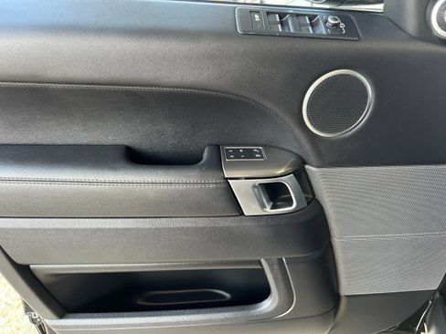 Used 2017 Land Rover Range Rover Sport SE image 13