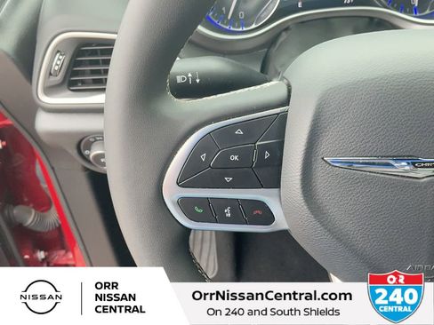 Used 2025 Chrysler Pacifica Select FWD image 16