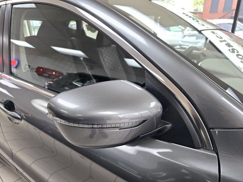 Used 2022 Nissan Rogue Sport SV image 14