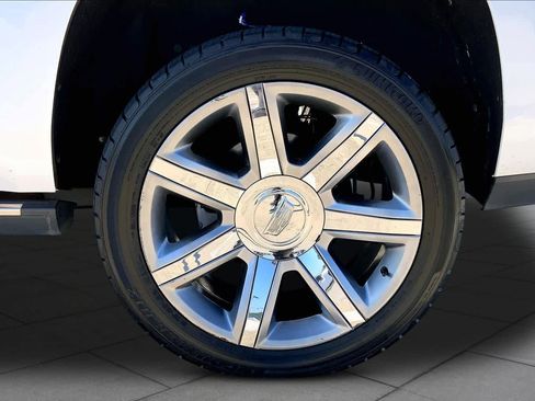 Used 2019 Cadillac Escalade Premium Luxury RWD image 11