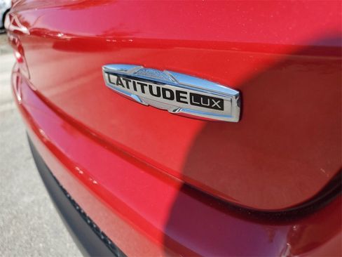 Used 2023 Jeep Compass Latitude image 10