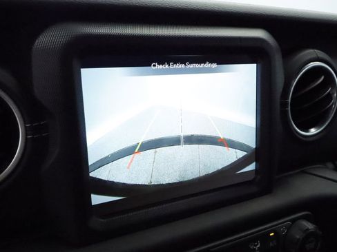 Used 2018 Jeep Wrangler Unlimited Sahara w/ Uconnect 4C Nav & Sound Group AWD/4WD image 32