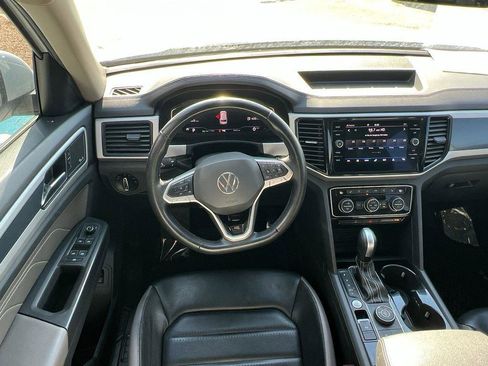 Used 2022 Volkswagen Atlas SEL Premium image 18