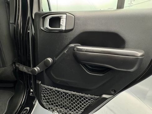 Used 2019 Jeep Wrangler Unlimited Sport image 26