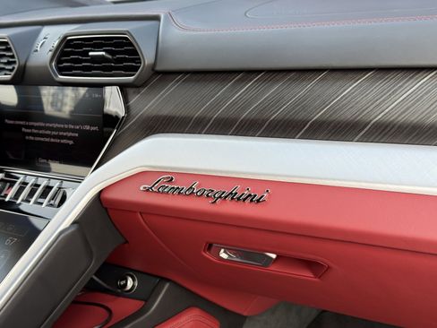 Used 2020 Lamborghini Urus image 19