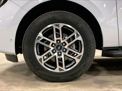 Certified 2025 Ford Expedition Max Active AWD/4WD image 9