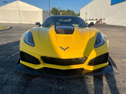 Used 2019 Chevrolet Corvette ZR1 w/ Chrome Badge Package RWD image 2