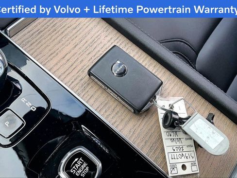 Certified 2025 Volvo XC90 B6 Plus image 13