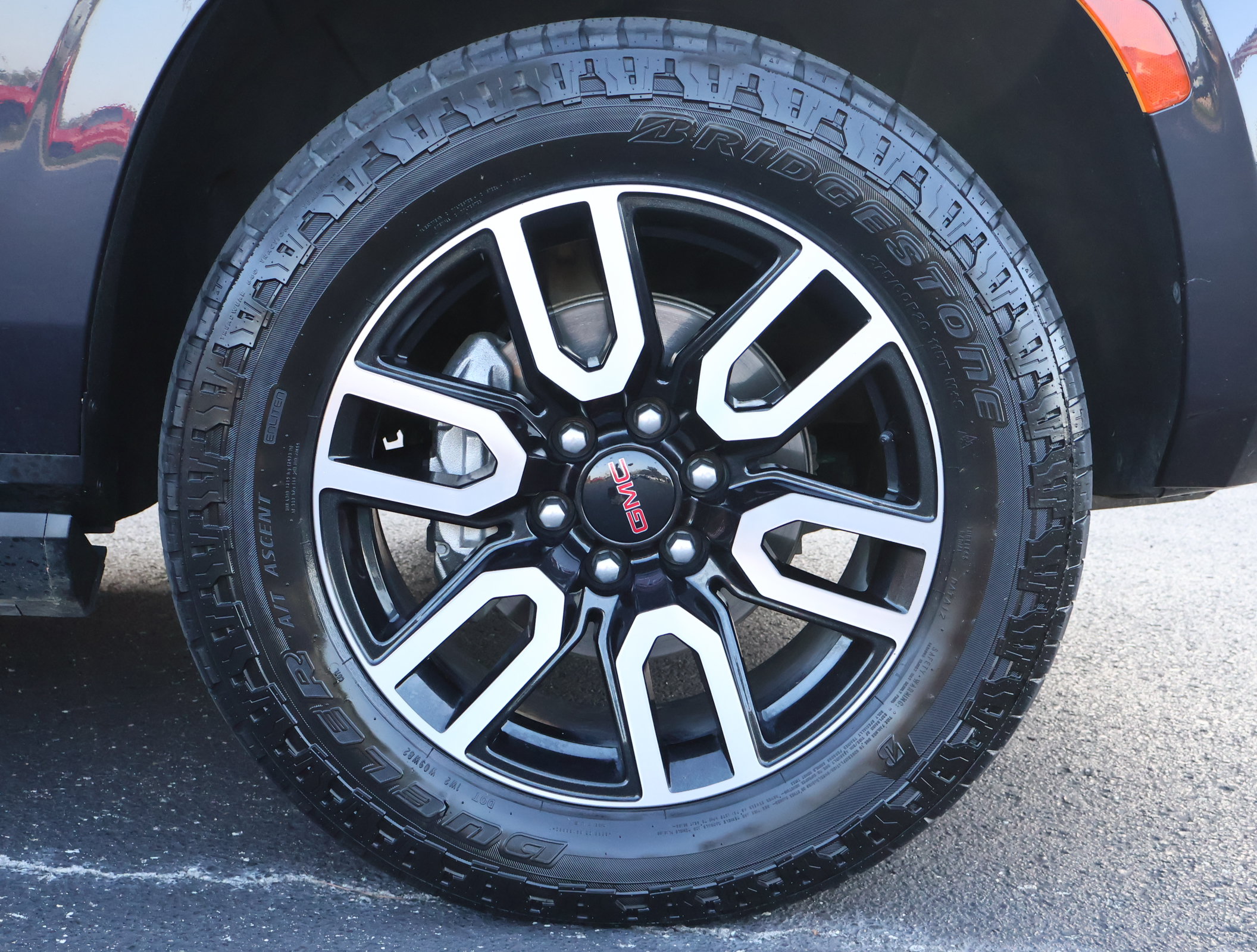 Used 2023 GMC Yukon XL AT4 w/ LPO, Floor Liner Package AWD/4WD image 33