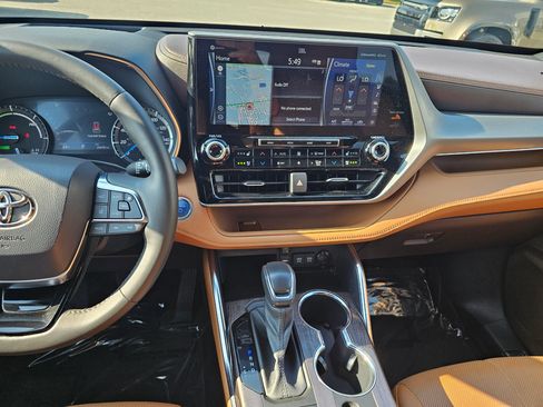 Used 2021 Toyota Highlander Platinum AWD/4WD image 19