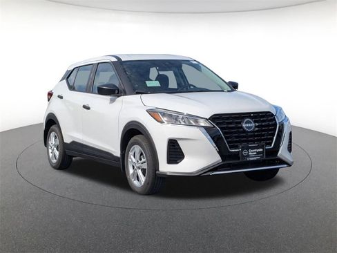 New 2025 Nissan Kicks Play S image 3