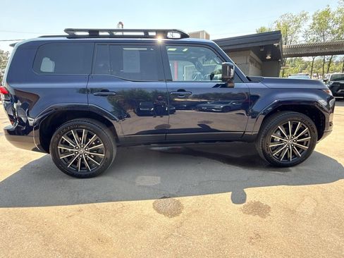 Used 2026 Lexus GX 550 w/ Accessory Package (31) AWD/4WD image 8