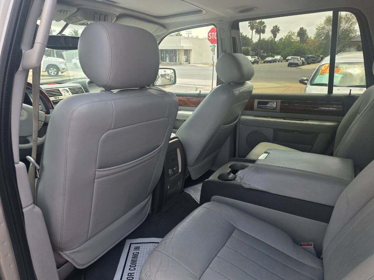 Used 2004 Lincoln Navigator Luxury AWD/4WD image 10