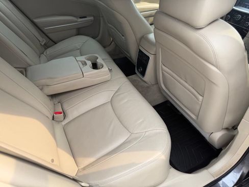 Used 2013 Chrysler 300 w/ Driver Convenience Group RWD image 11