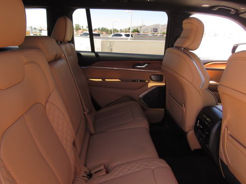 Used 2023 Jeep Grand Cherokee L Summit AWD/4WD image 12