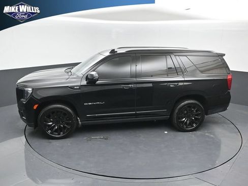 Used 2021 GMC Yukon Denali w/ Denali Premium Package RWD image 12