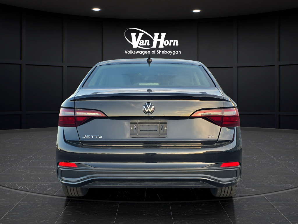 Used 2024 Volkswagen Jetta SE FWD image 6