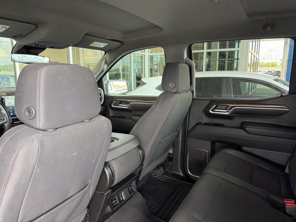 Used 2025 Chevrolet Silverado 1500 LT RWD image 21