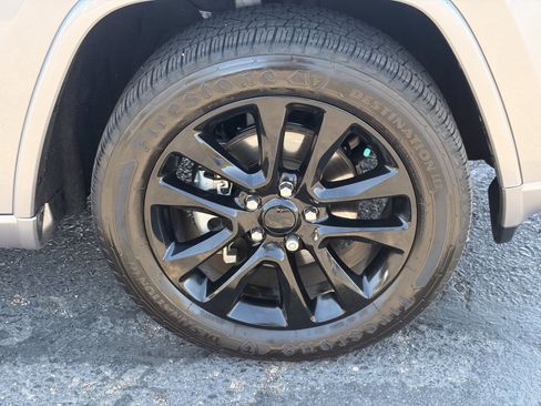 Used 2018 Jeep Grand Cherokee Altitude RWD image 8