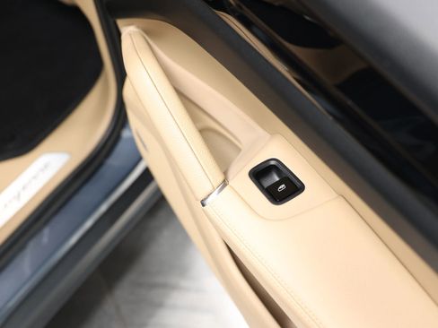 Used 2019 Porsche Cayenne E-Hybrid Sport Utility 4D image 79