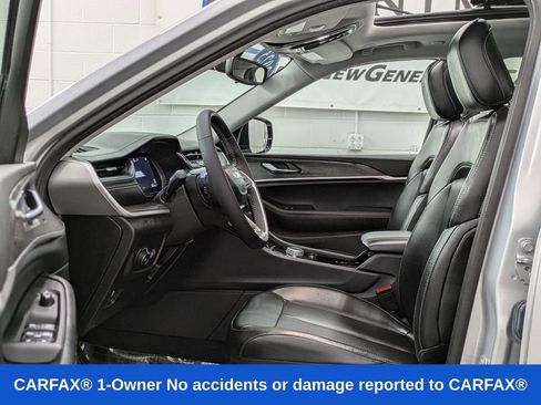 Used 2023 Jeep Grand Cherokee L Limited w/ Black Appearance Package AWD/4WD image 3
