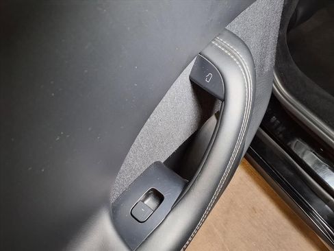 Used 2022 Tesla Model S Plaid image 15