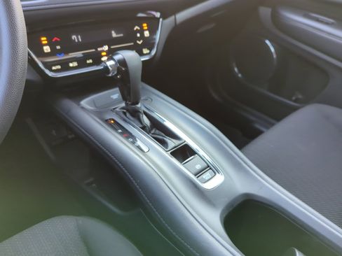 Used 2018 Honda HR-V EX image 38