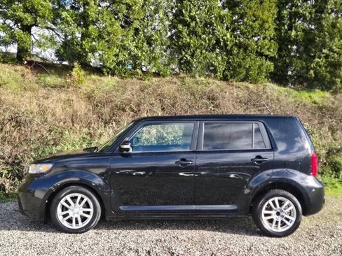 Used 2008 Scion xB FWD image 4
