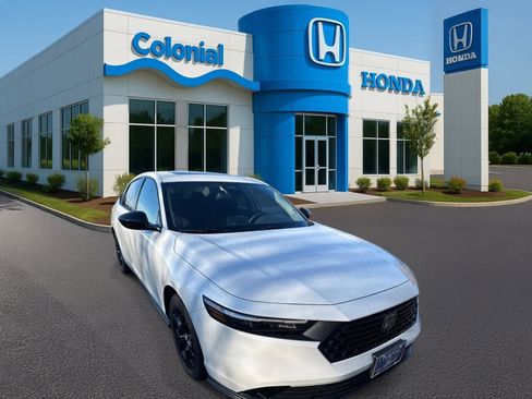 Used 2025 Honda Accord SE image 9