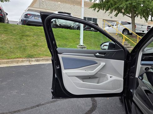 New 2026 Volkswagen Jetta SE FWD image 12