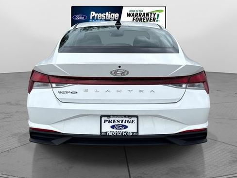 Used 2023 Hyundai Elantra SEL w/ Convenience Package FWD image 5