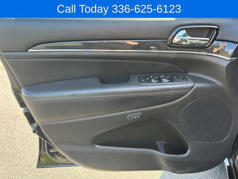 Used 2020 Jeep Grand Cherokee Overland AWD/4WD image 17