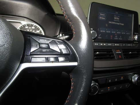 Used 2023 Nissan Altima 2.5 SR FWD image 6