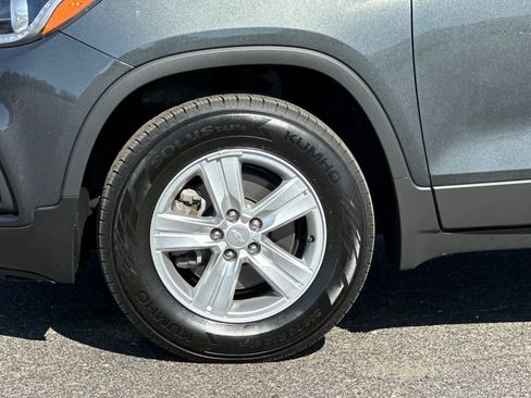 Used 2020 Chevrolet Trax LT AWD/4WD image 29