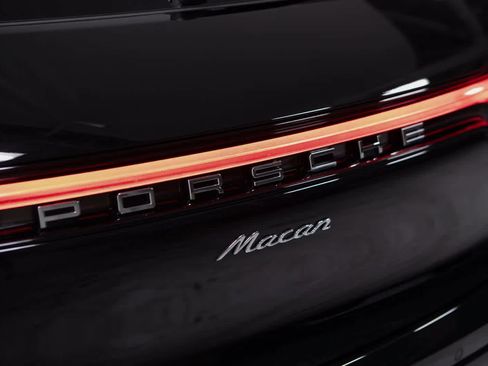 Certified 2026 Porsche Macan AWD/4WD image 18