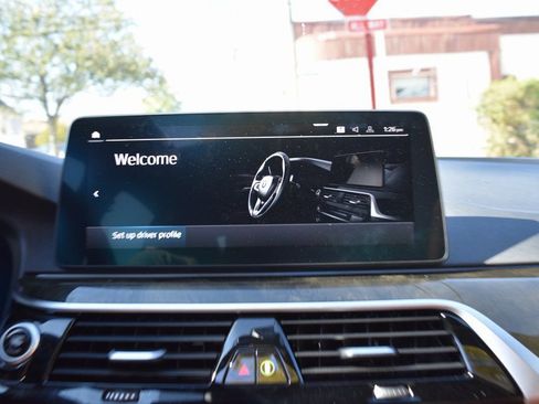 Used 2023 BMW 530e image 17