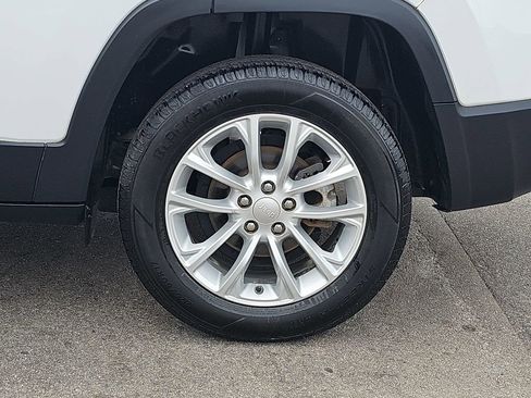 Used 2020 Jeep Cherokee Latitude FWD image 35