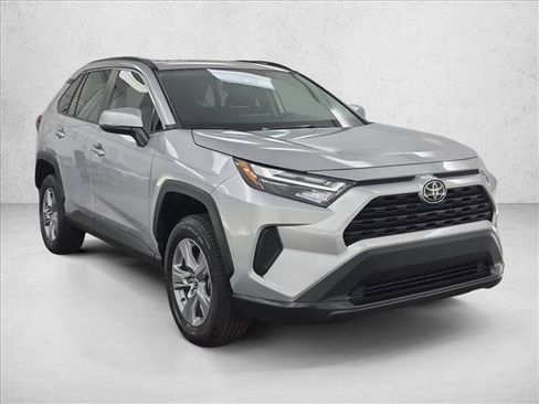 Used 2022 Toyota RAV4 XLE w/ Convenience Package FWD image 3