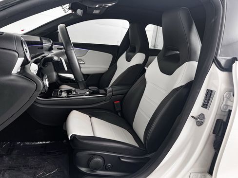 Used 2022 Mercedes-Benz CLA 250 image 16