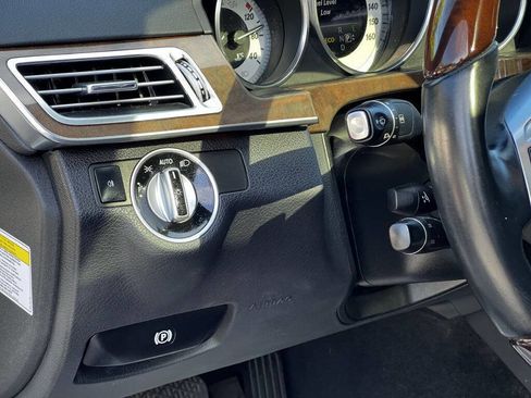 Used 2014 Mercedes-Benz E 550 4MATIC Sedan image 26
