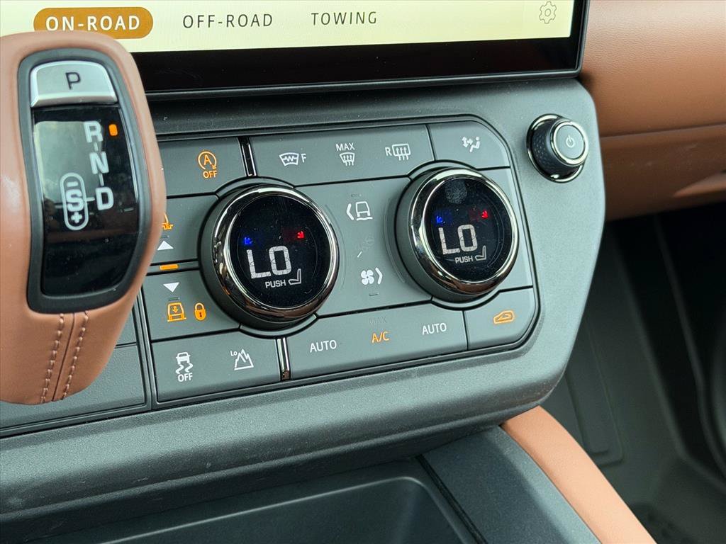New 2026 Land Rover Defender 110 OCTA AWD/4WD image 21