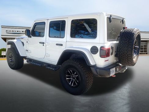 Used 2025 Jeep Wrangler Unlimited Rubicon image 3
