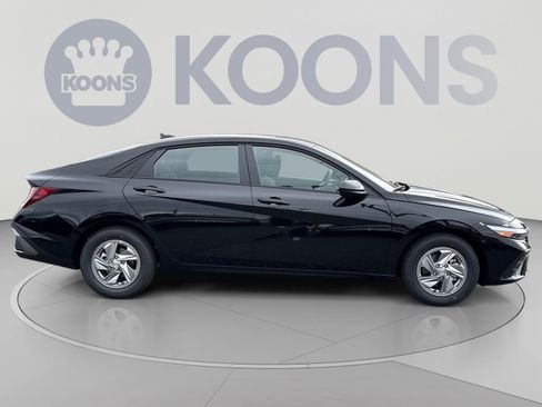 New 2026 Hyundai Elantra SE FWD image 8